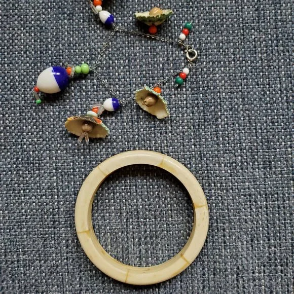 Large Collection of Vintage Costume Jewelry - Picture 7 of 7